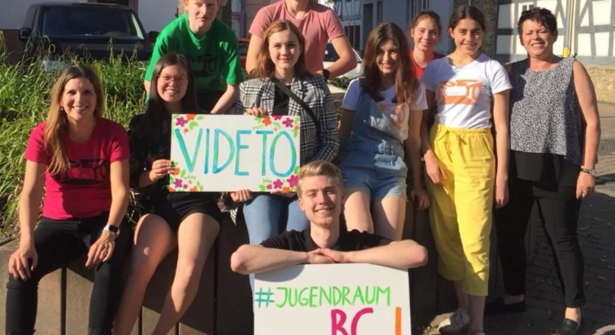 Platz zum Spielen, Plaudern und Chillen - Jugendliche nehmen neuen Jugendraum in Beschlag