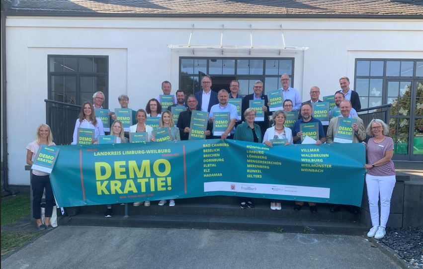 Gemeinsame Plakataktion für Demokratie im Goldenen Grund